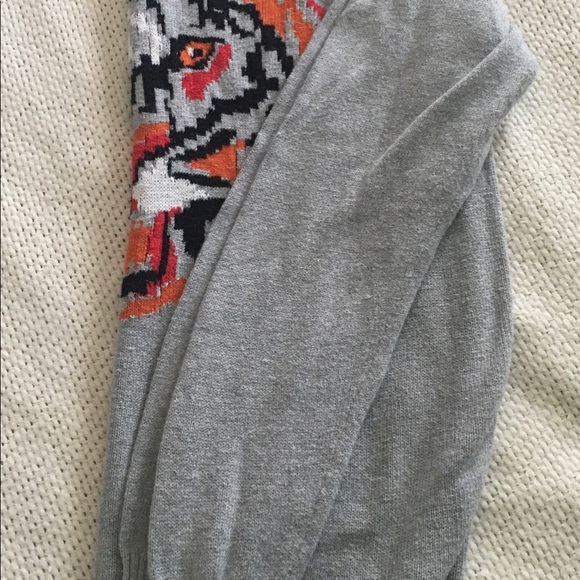 Forever 21 Lion Sweater - Picture 3 of 6